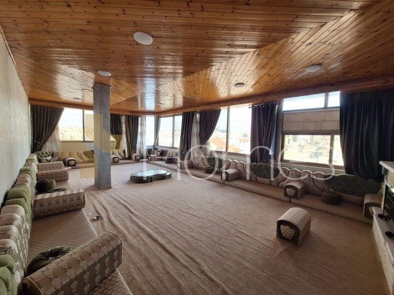 Last floor with roof for sale in Um Uthaina 220m