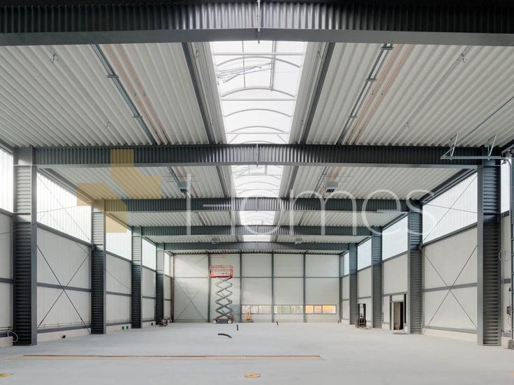Warehouse for sale on Airport Road with a building area of 2030m