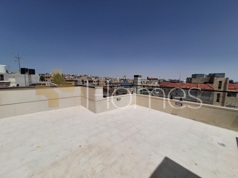Duplex last floor with roof for sale in Um Uthaina 210m