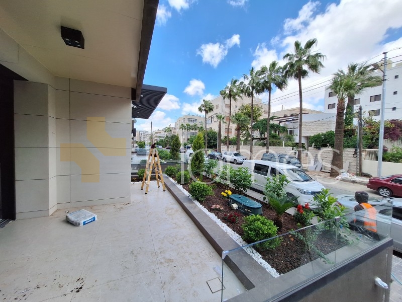 Ground floor with terrace for sale in Um Uthaina 150m
