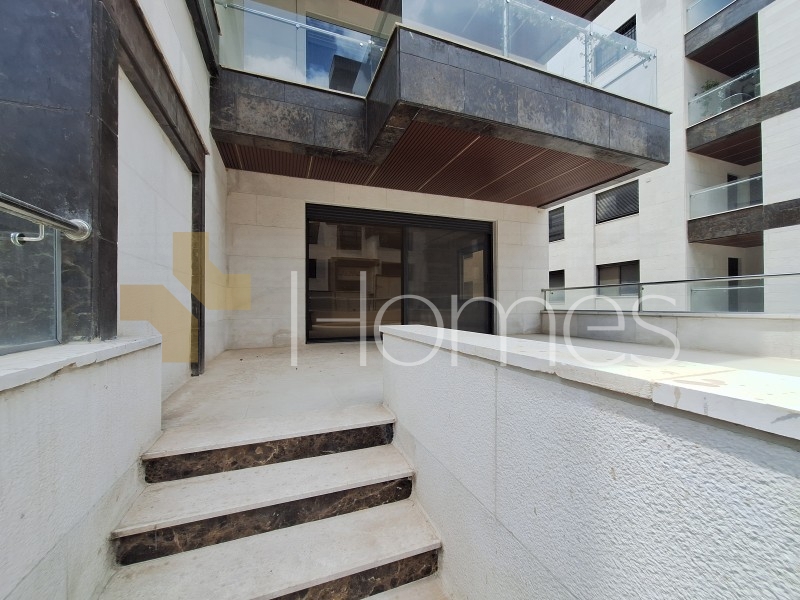 Ground floor apartment with terrace for sale in Khalda 210m