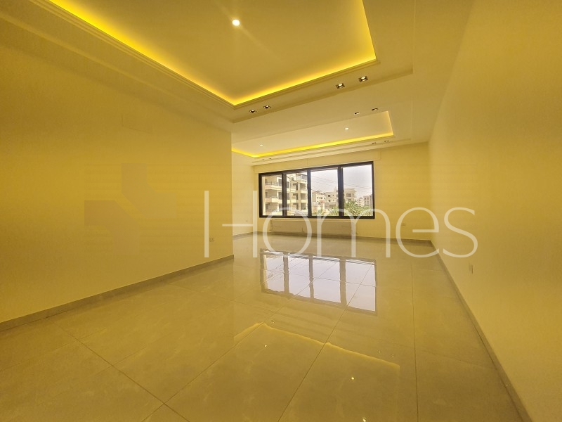 First floor apartment for sale in Hai Al-Sahaba building area of 220m