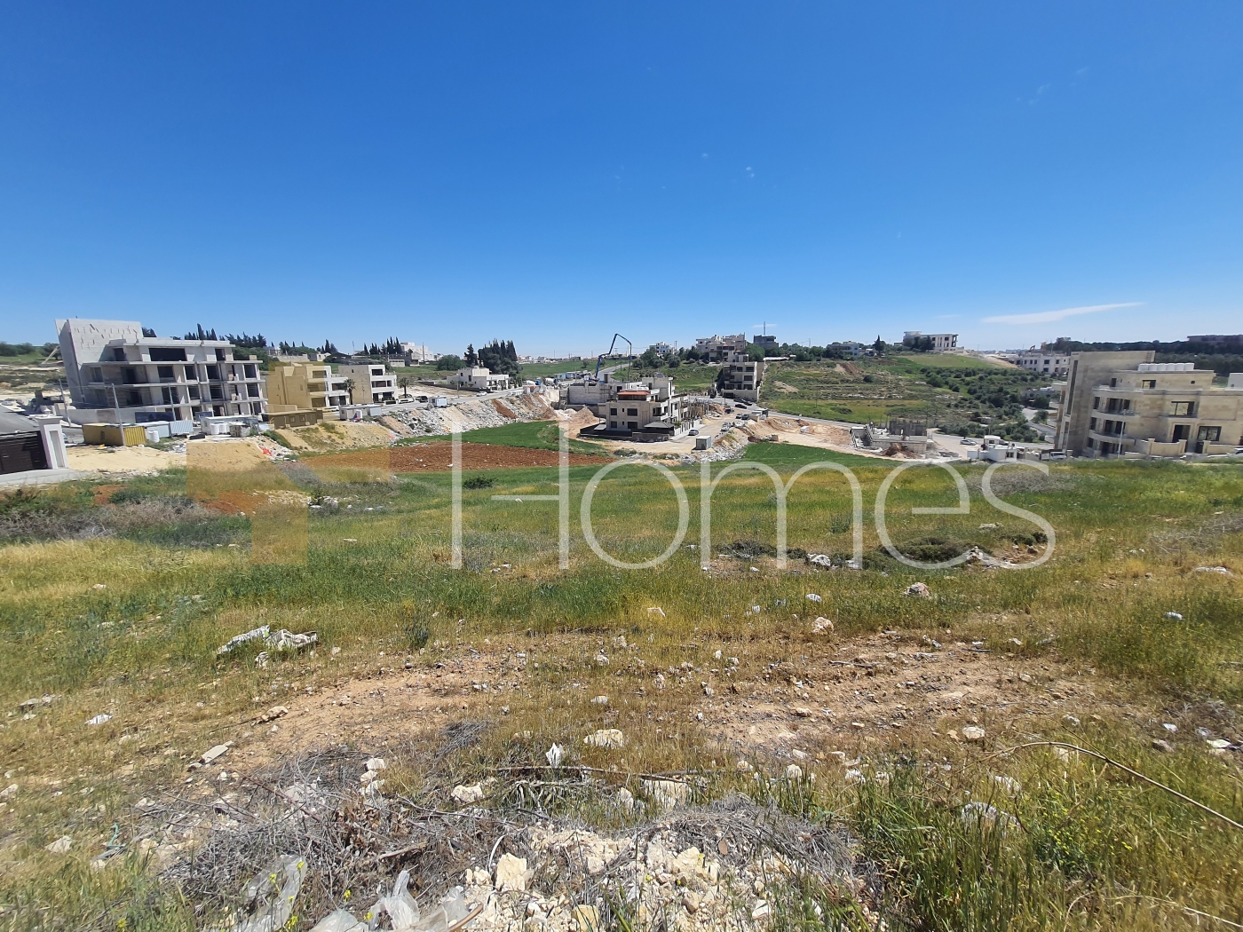 Land for sale with high view in Rujm Omaish, with a land area of 930m.