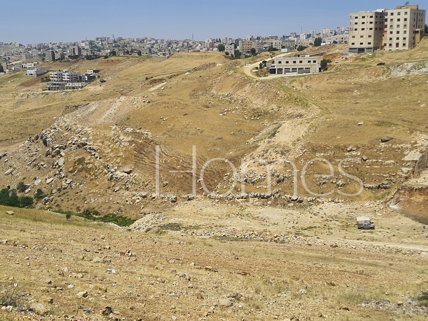 ارض للبيع في منطقة البحاث تصلح للافراز بمساحة ارض 24,200م