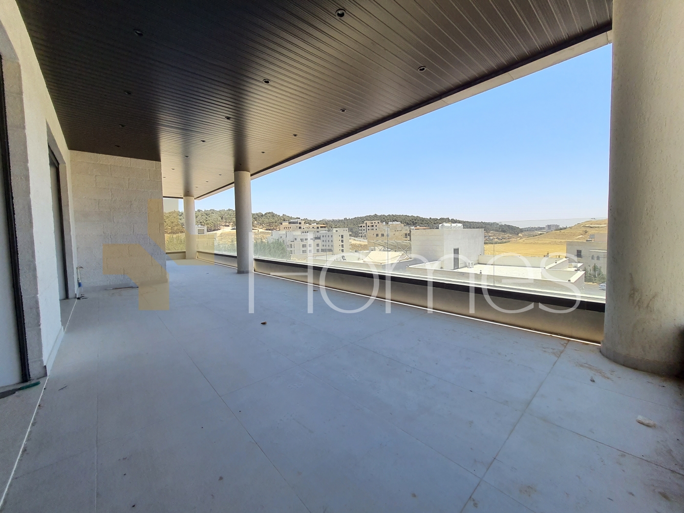 Apartment with private entrance for sale on Al-Huwaiti, area of 400m