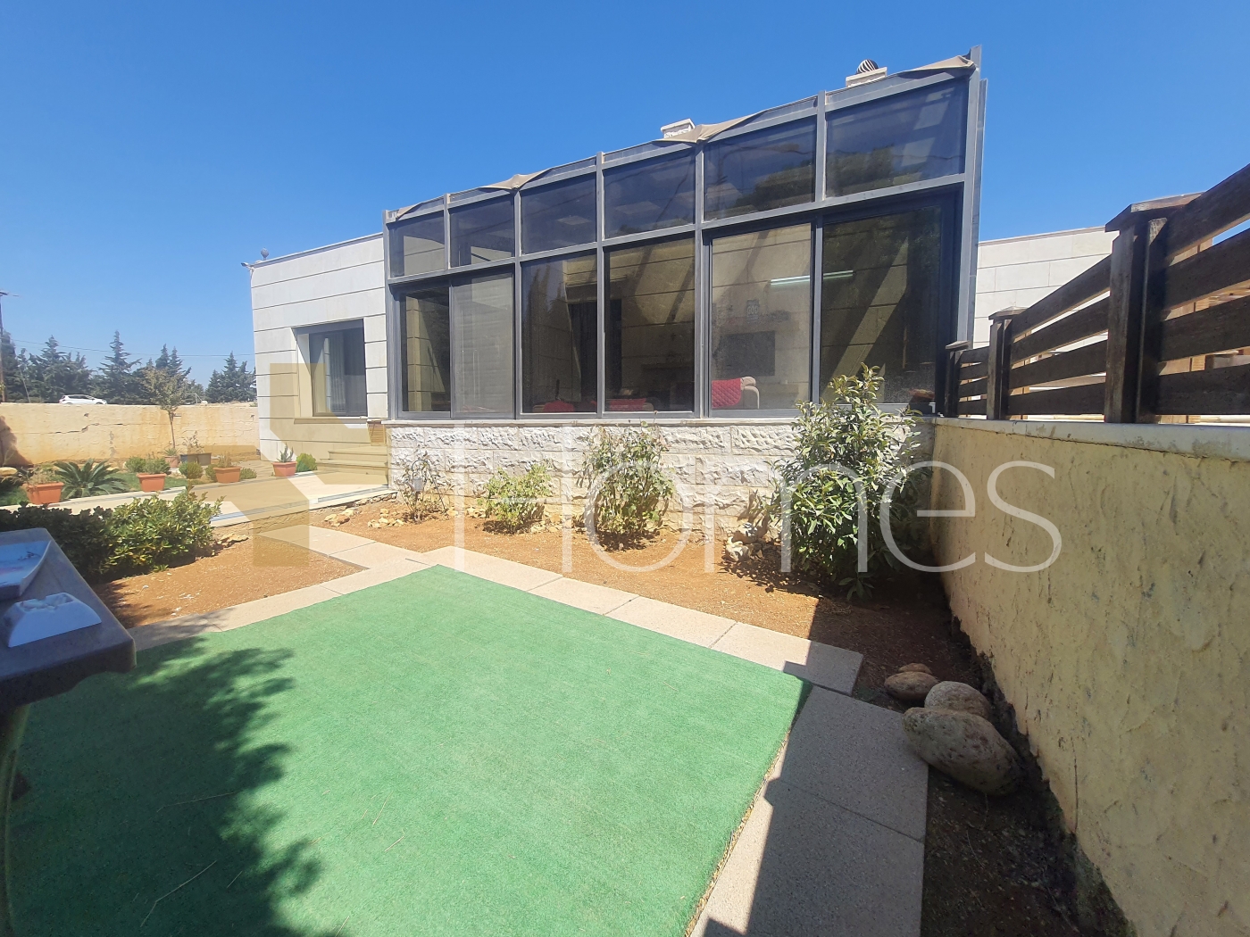 Stand-alone villa for sale on Airport Road, land area of 1,811m