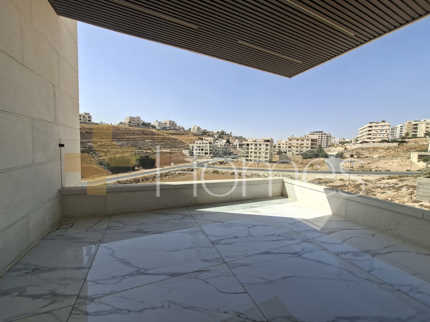 Ground floor apartment for sale in Al Hwaiti, with an area of 250m