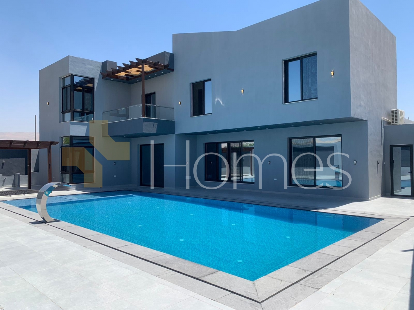 Chalet with pool for sale in Al-Ghor, with a land area of 475m