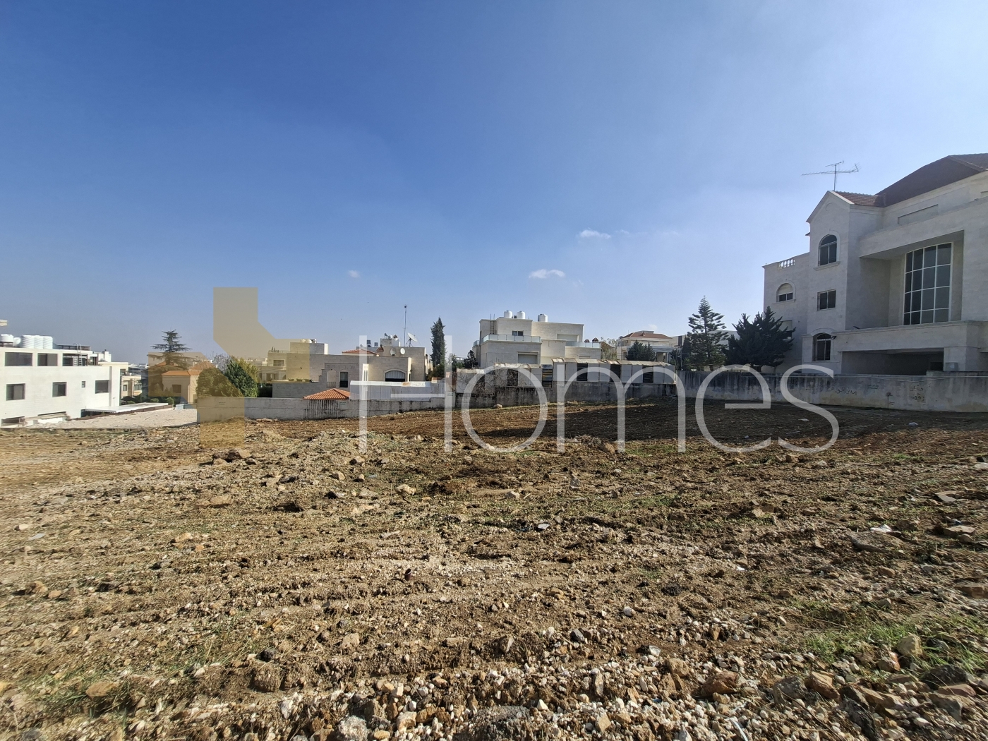 3 plots of land for sale in Abdoun with a total land area of 2668m