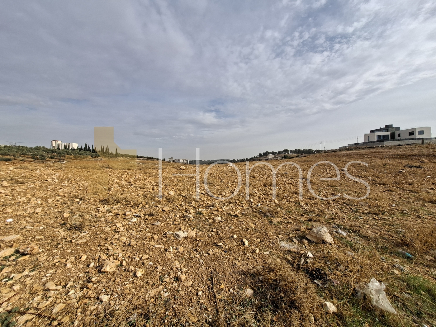 Land for sale suitable for building villa on Al-Huwiti, area of 2020m
