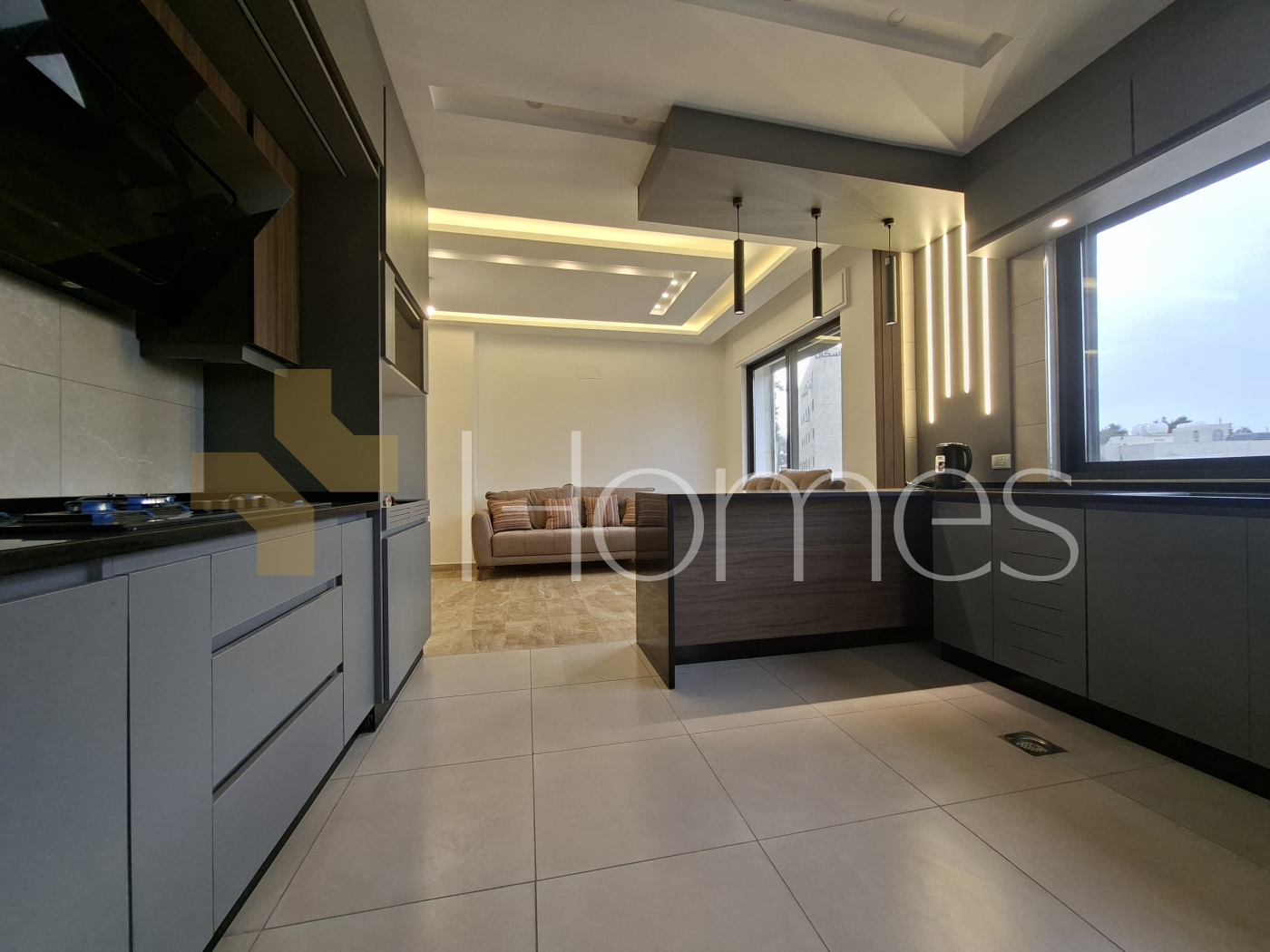 First floor for sale on Airport Road, area of 200m