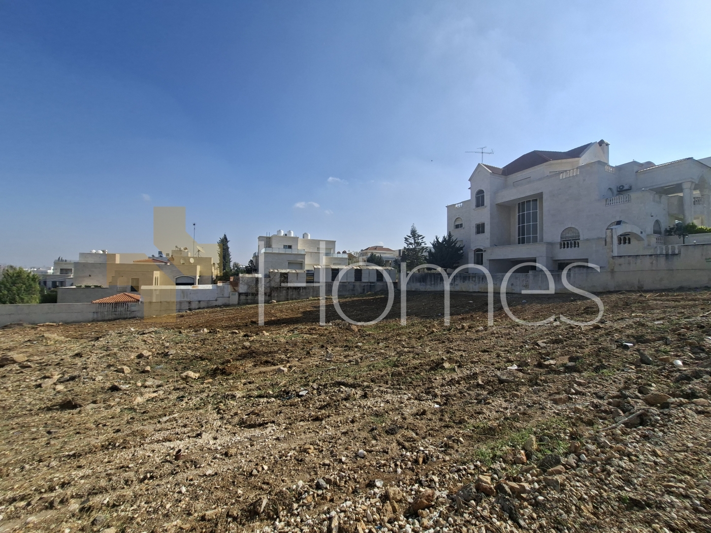 Land for sale in Abdoun for building a private villa an area of 888m