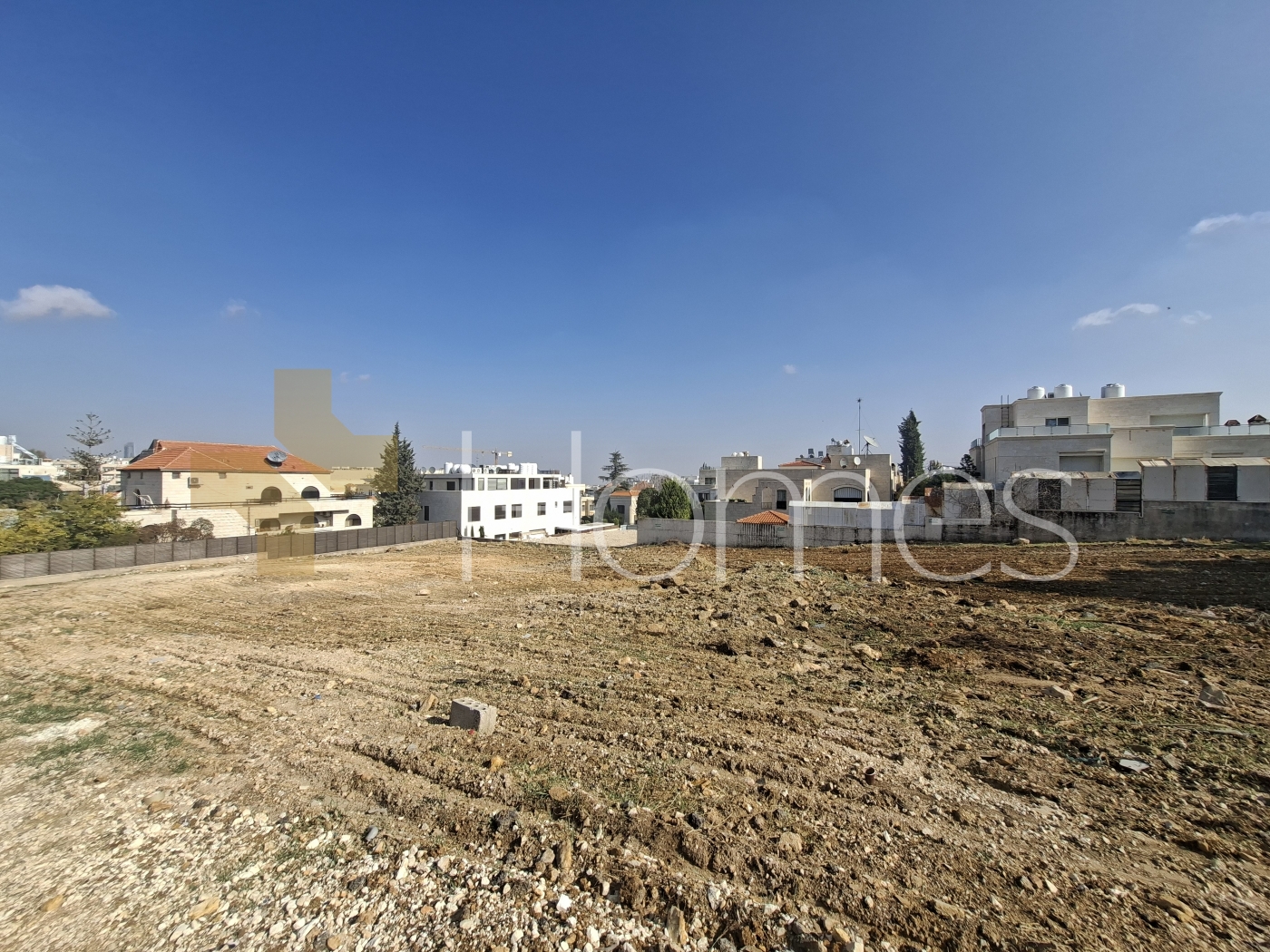 Land for sale in Abdoun for building two attached villas area 898m