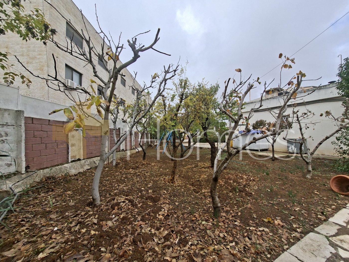 Flat villa for sale in Marj El Hamam, with a land area of 1035m