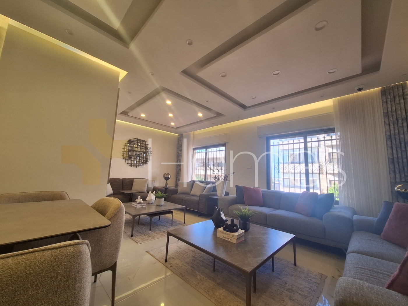 شقة طابق اول للبيع في ام اذينة بمساحة بناء 180م