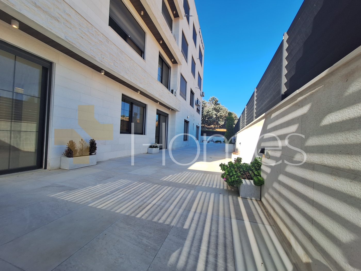 Ground floor apartment with private garage for sale in Khalda