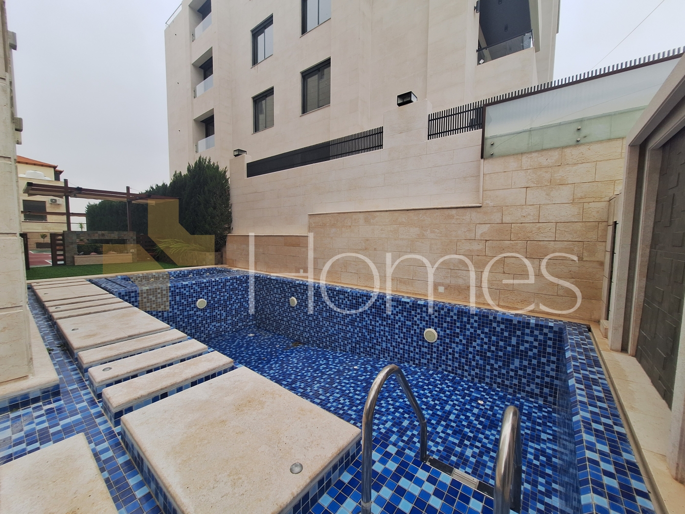 Flat ground floor apartment for sale in Al Rabieh 400m