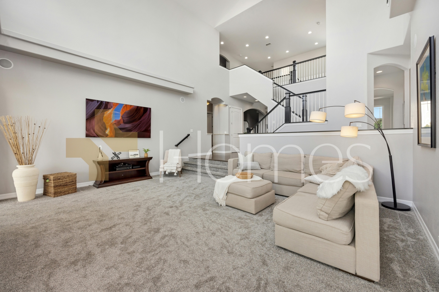 Duplex last floor with roof for sale in Hai Al Sahaba, an area of 250m