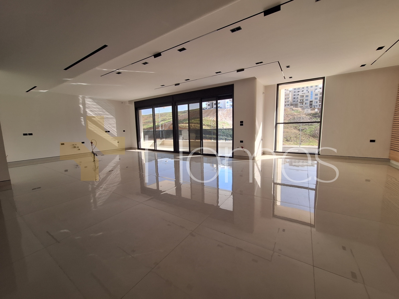 First floor apartment for sale in Deir Ghbar 220m