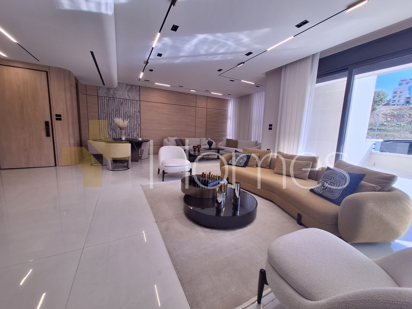 Ground floor apartment with garden for sale in Dair Ghbar 215m