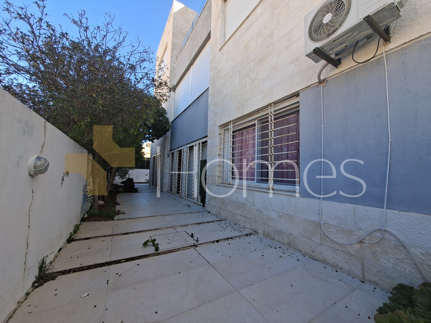 Villa with pool for sale in Umm Rummaneh, built-up area of 990m