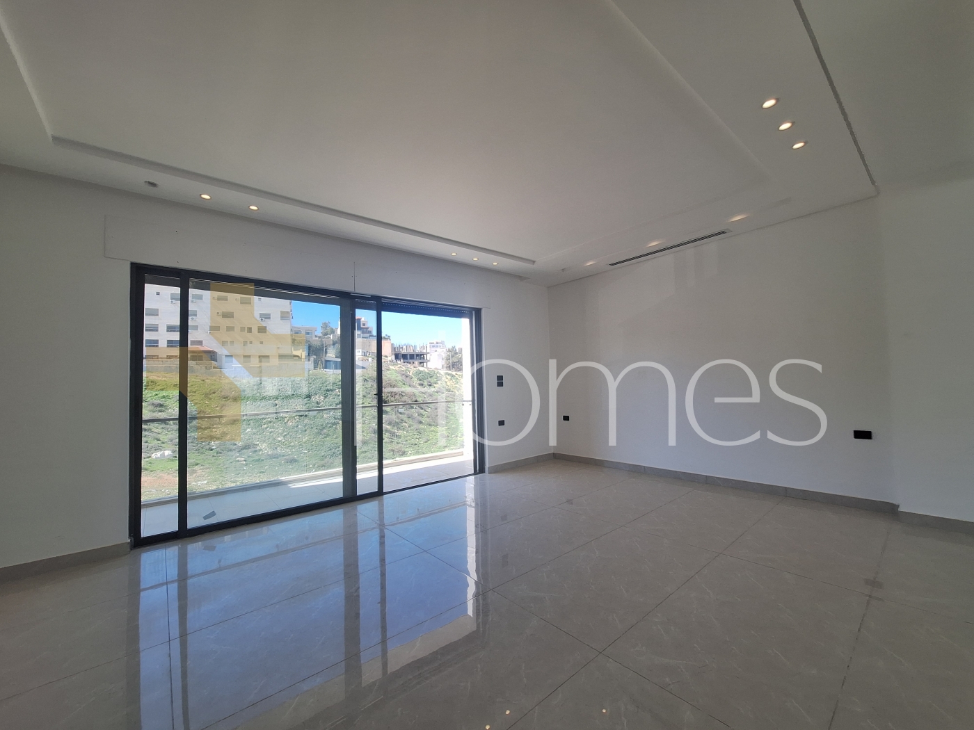 Suspended ground floor apartment for sale in Dabouq 235m