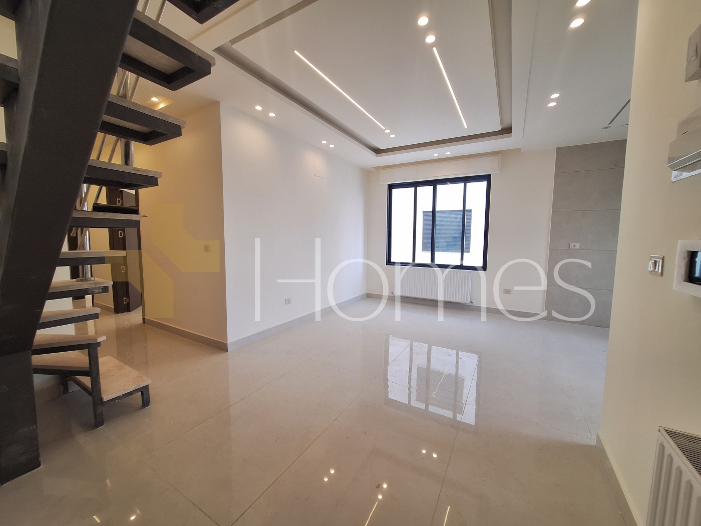 Duplex apartment with a roof and terrace for sale in Umm Uthaina 150m