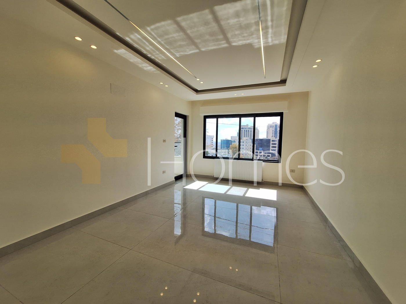 First floor apartment for sale in Umm Uthaina 150m