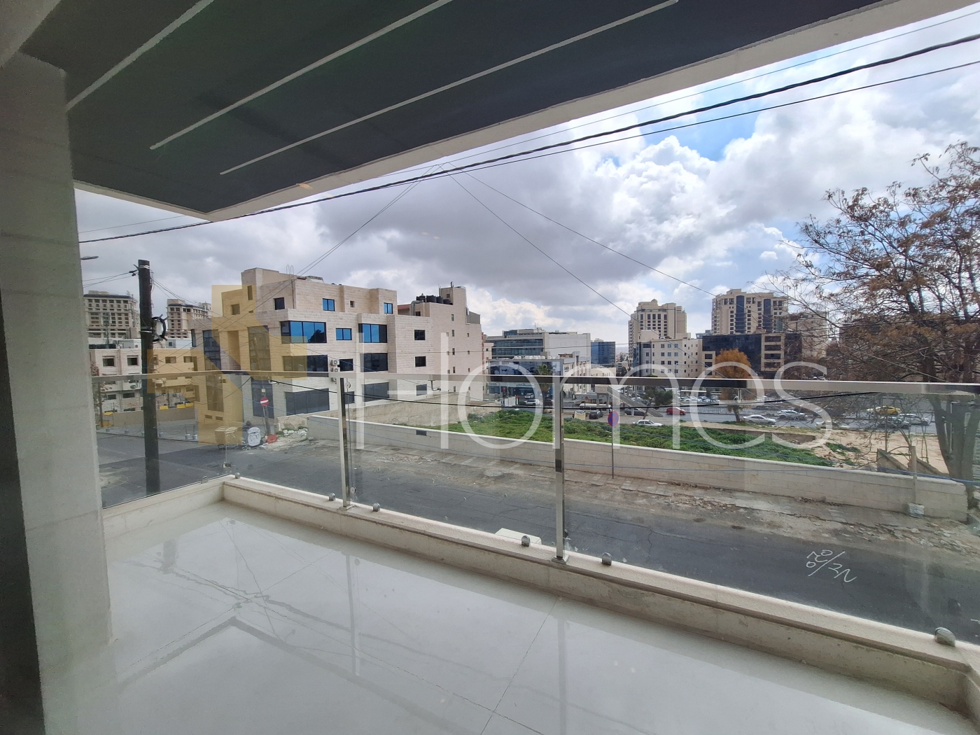 Second floor apartment for sale in Umm Uthaina 180m