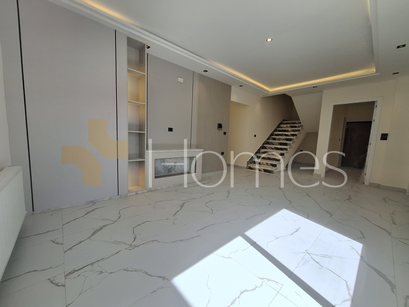 Duplex last floor with a roof and terrace for sale in Khalda 245m