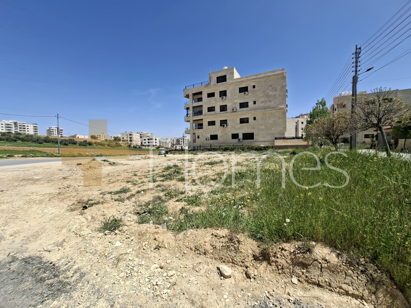 أرض للبيع تصلح لبناء اسكان في مرج الحمام بمساحة 738م