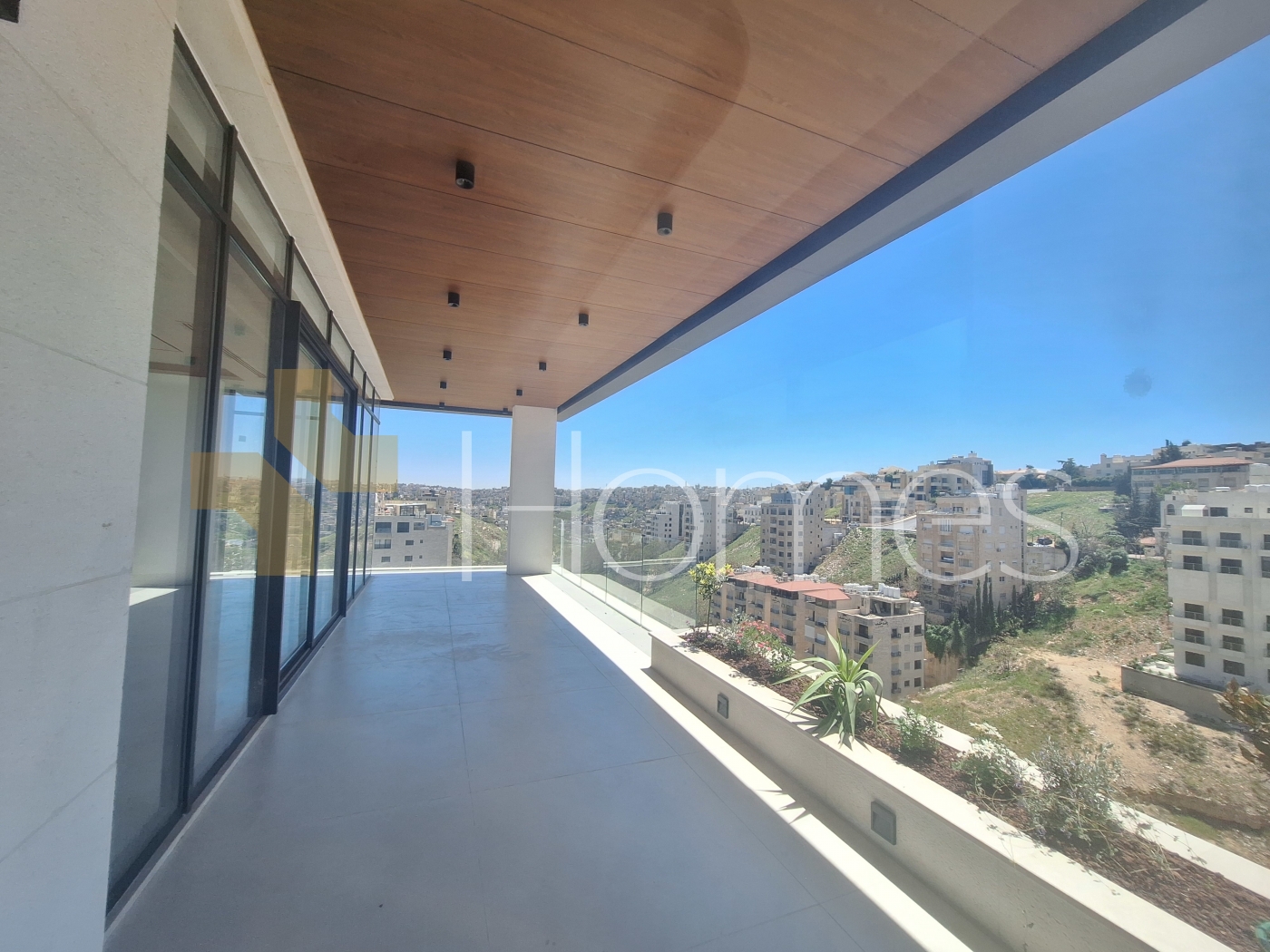 Ground floor apartment with terrace for sale in Abdoun 400m