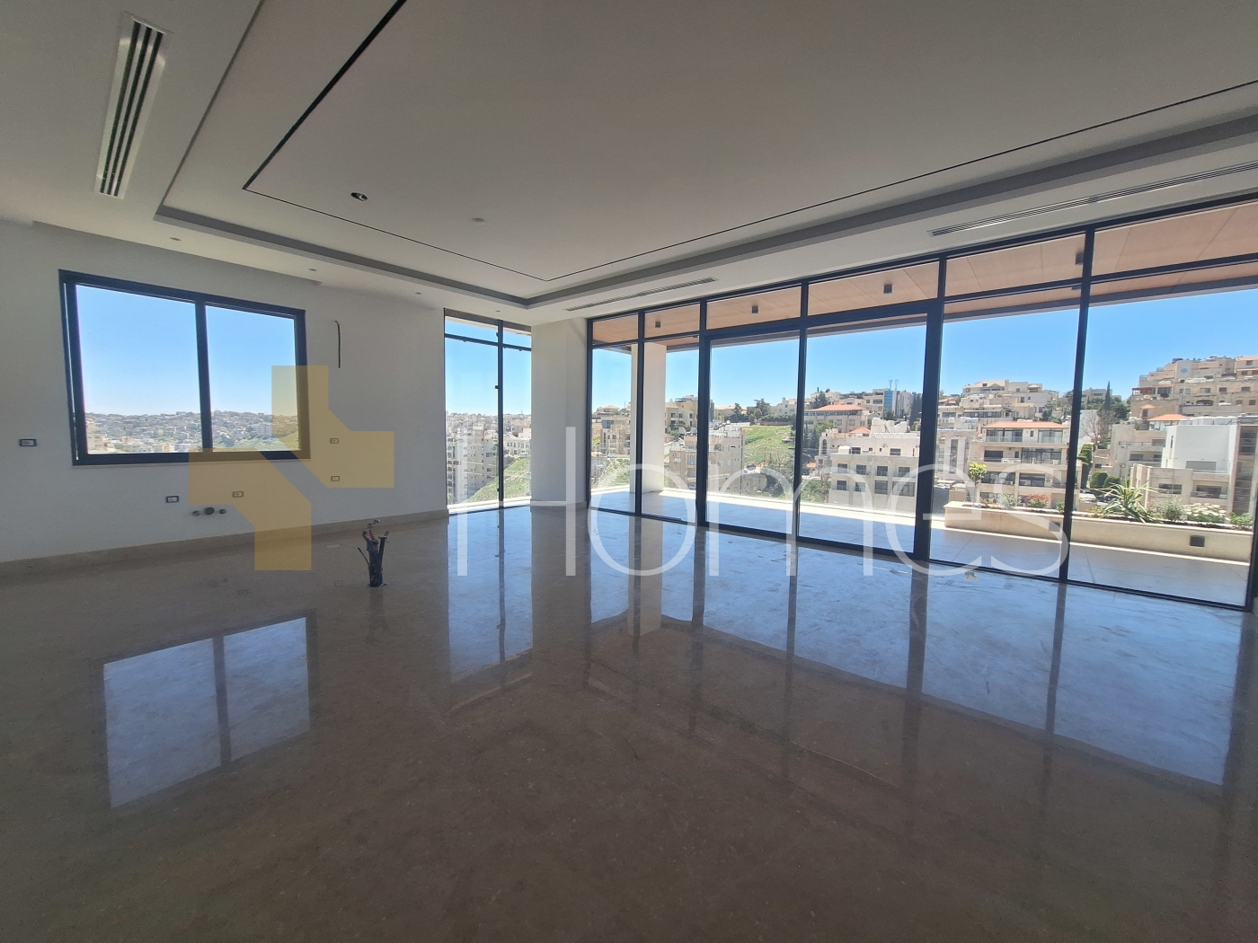 First floor apartment for sale in Abdoun 400m