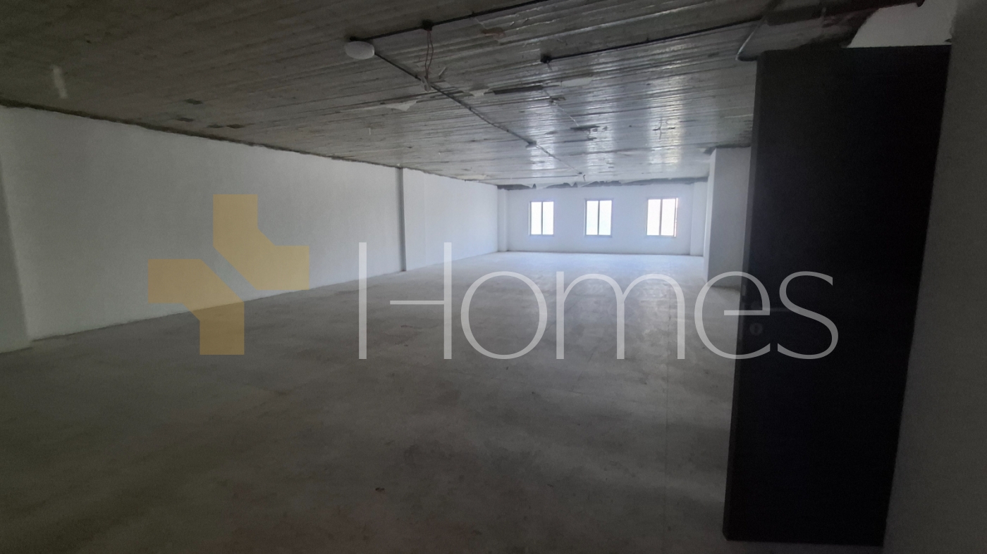 office for sale near 8th circle , area 175  with attractive price 