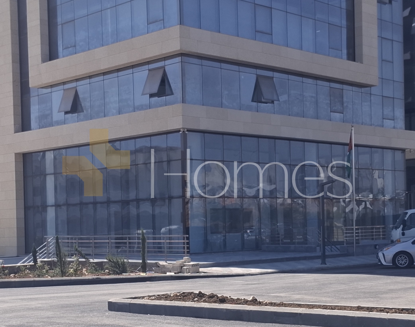 Commercial showrooms with terrace in airport road
