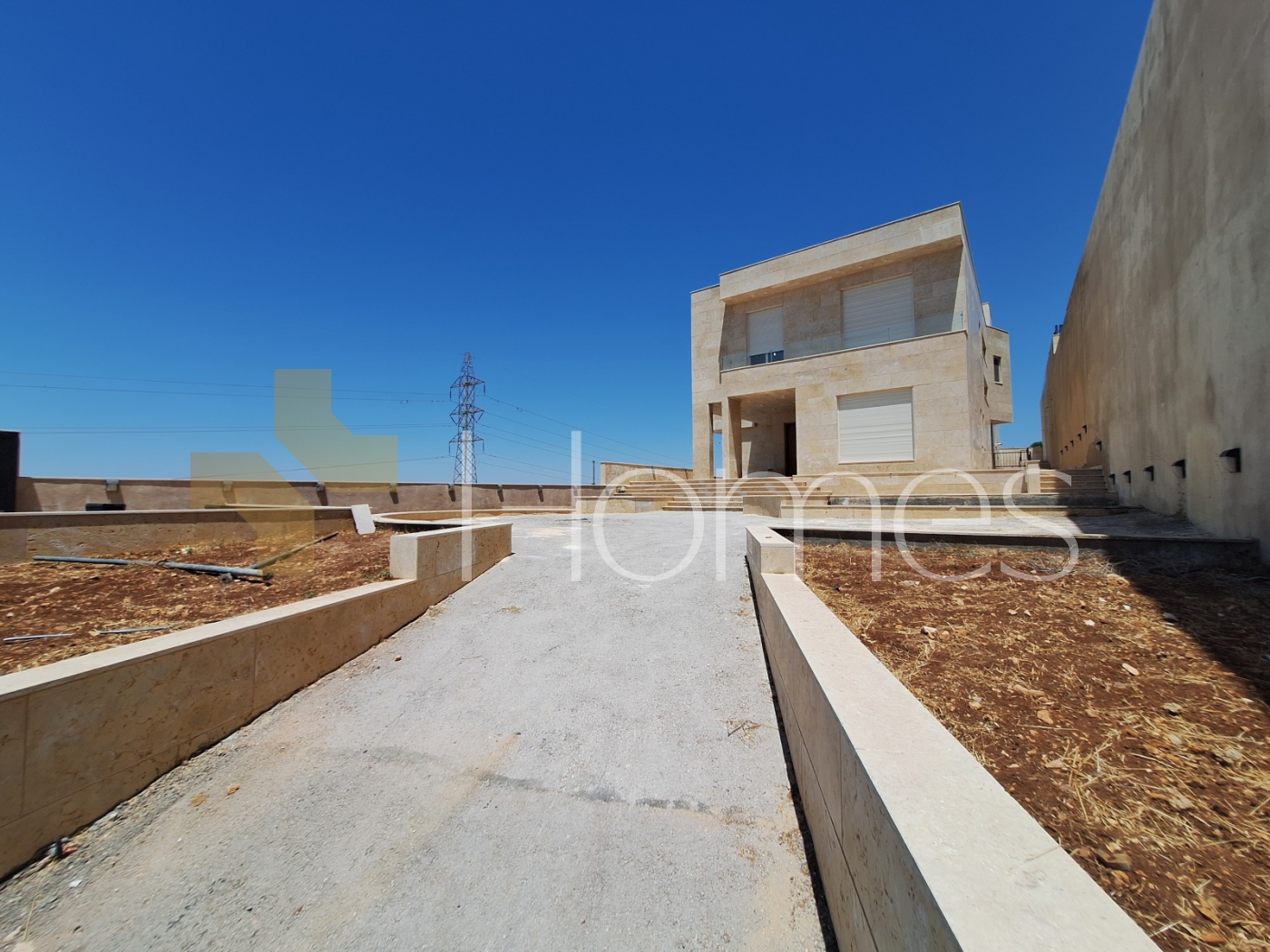 Standalone villa for sale in Mahes, with a building area of 1300m