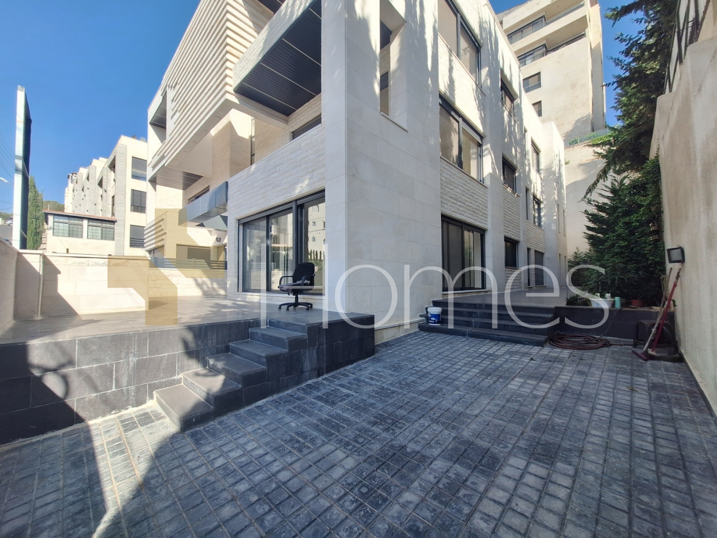 Ground floor apartment with private garage for sale in Khalda 227m