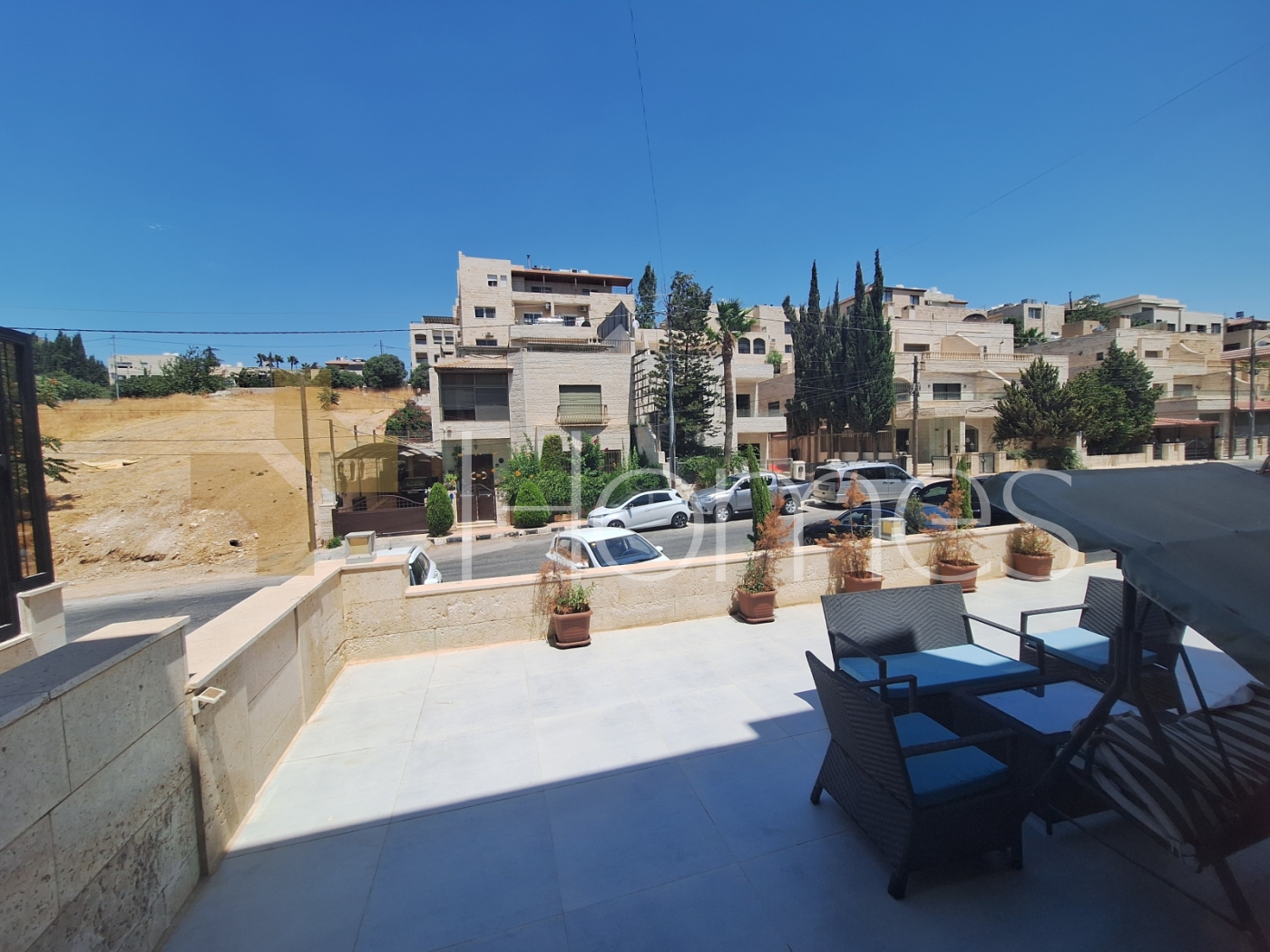 Ground floor apartment with terrace for sale in Abdoun 130m