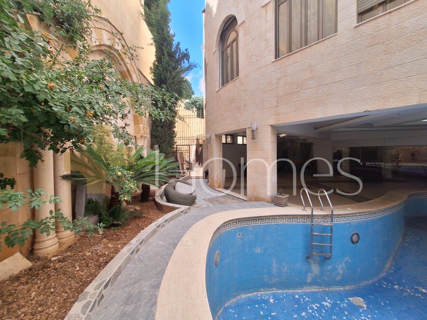 Standalone villa with pool for sale in Dabouq, with a building area of 1800m