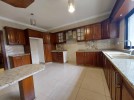 شقة ارضية حديثة مع مساحة خارجية للايجار في دير غبار، مساحة بناء 230 م
