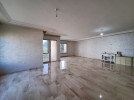 1st floor apartment for rent in Um Uthaina 300m