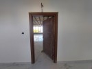 مكتب طابق اول باطلالة زجاجية مميزة للايجار في عبدون مساحة المكتب 250م .