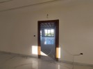 مكتب طابق اول بواجهتين للايجار في عبدون مساحة المكتب 220م .