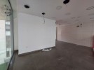 Commercial showroom with attic an for rent in 7th Circle, of 105m