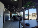 مكتب طابق ثاني بواجهات زجاجية للايجار في ضاحية الامير راشد مساحة 160م