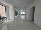 مجمع تجاري مكاتب بواجهات زجاجية للايجار في الشميساني بمساحة بناء 1000م