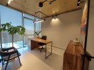 مكتب امامي مفروش باطلالة مميزة للايجار في شارع المدينة الطبية، مساحة المكتب 115م