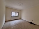 First floor apartment for rent in Umm Uthaina 196m