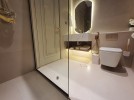 شقة طابق اول ضمن كمباوند للايجار في طريق المطار بمساحة بناء 100م
