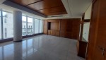 Flat office with a very high and distinctive for rent